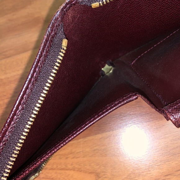 Authentic Louis Vuitton Taiga Zip Around Bifold Wallet - Picture 13 of 16